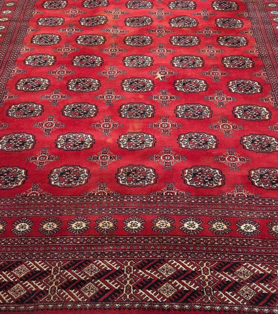 VINTAGE ROOM SIZE BOKHARA HAND-KNOTTED WOOL RUG TRADITIONAL RED TURKMEN TEKKE GUL: *A room-sized, hand-knotted wool Bokhara-style rug features the characteristic repeating gul (medallion) pattern on a vibrant red field, framed by complex geometric borders. Dimensions: 8' x 10
