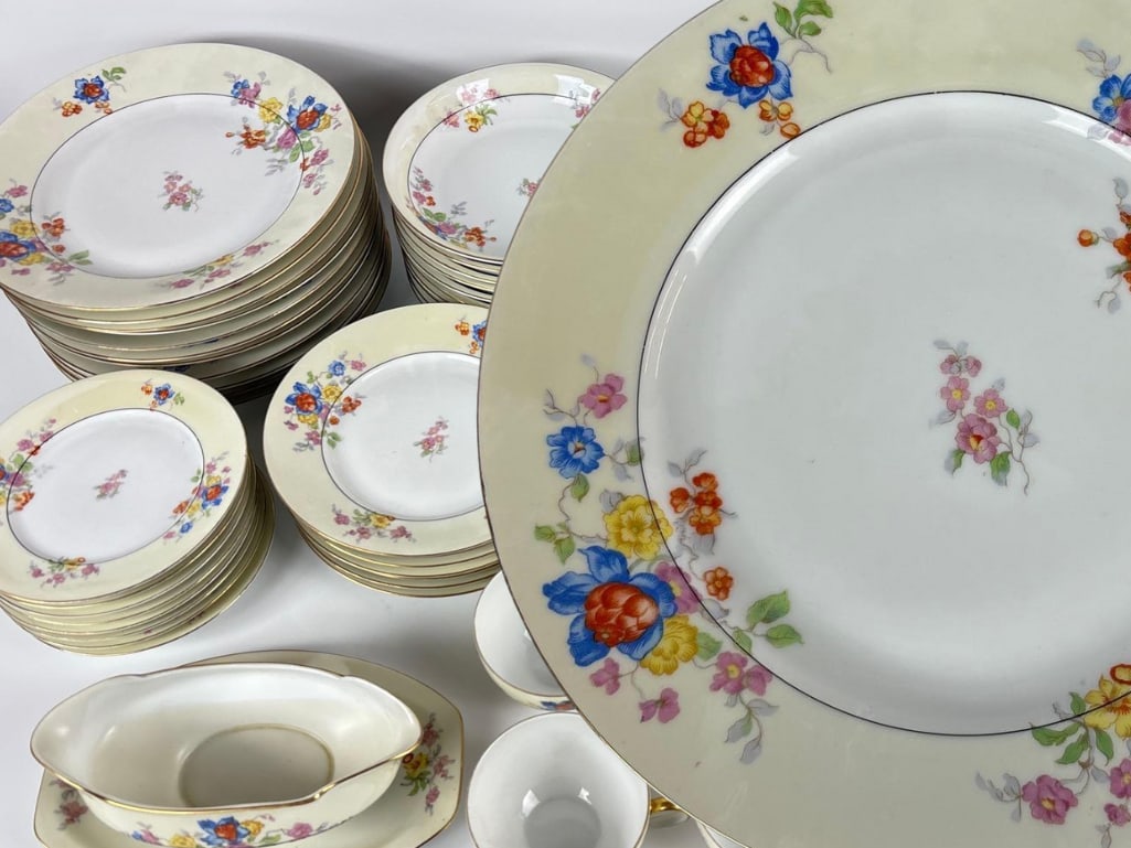 VINTAGE UNION K CZECHOSLOVAKIA PORCELAIN DINNERWARE SERVICE: Classic European fine china set with intricate floral motifs and gold-encrusted rims. Approximate Dimensions: Largest: 10" Dia Artist or Maker: Unknown Provenance: From a New York Collector Notes: Uni