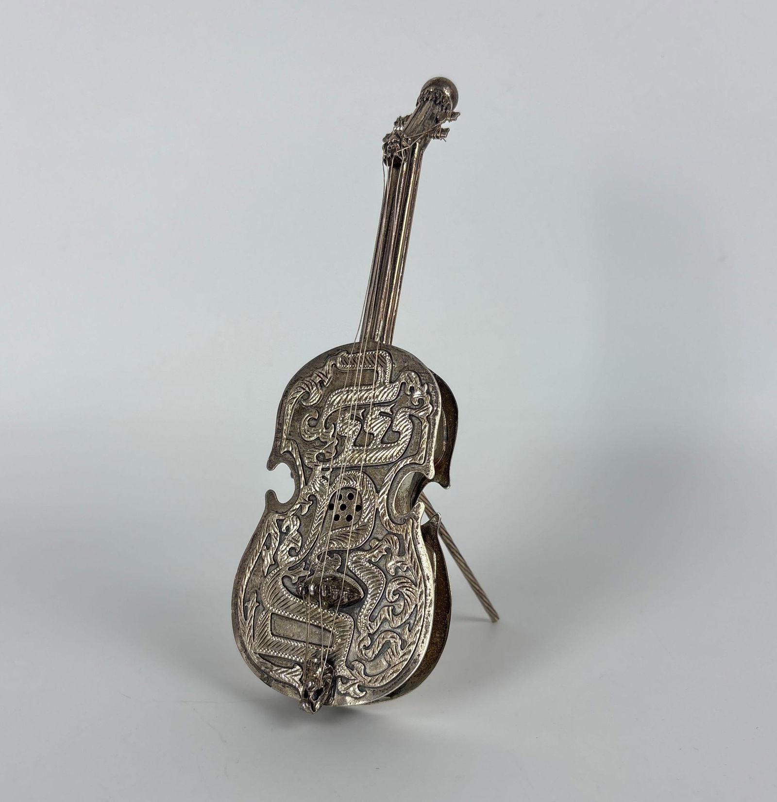 JUDAICA GUITAR FORM SILVER SPICE BOX (1 of 8)