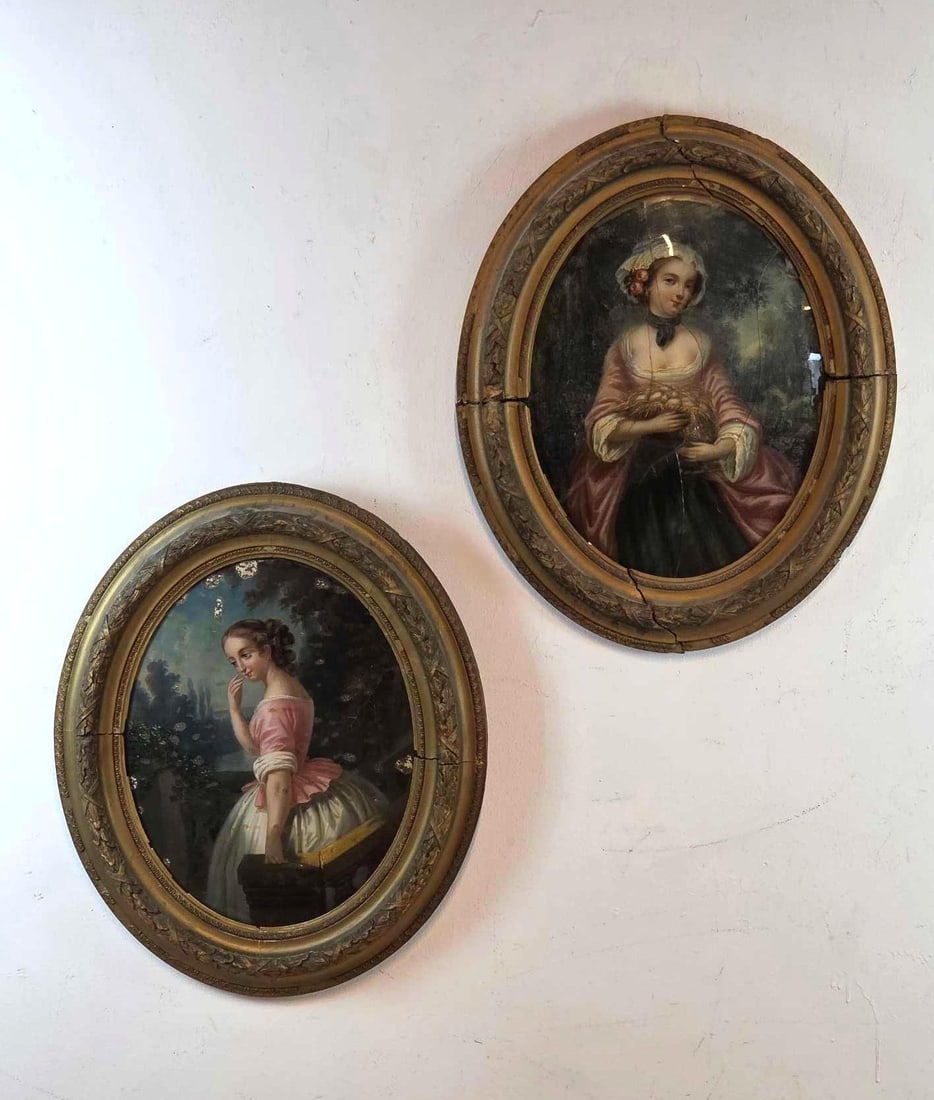 PAIR OF ANTIQUE OVAL CONVEX CHROMOLITHOGRAPH PORTRAITS (1 of 16)