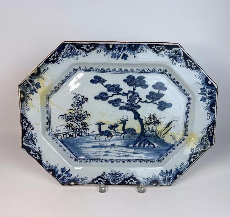 RARE 17TH CENTURY ENGLISH DELFTWARE OCTAGONAL BLUE AND WHITE DEER PLATTER (1 of 18)