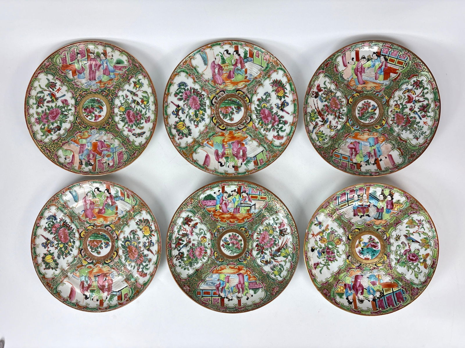 CHINESE EXPORT ANTIQUE FAMILLE ROSE MEDALLION PORCELAIN PLATES (1 of 5)
