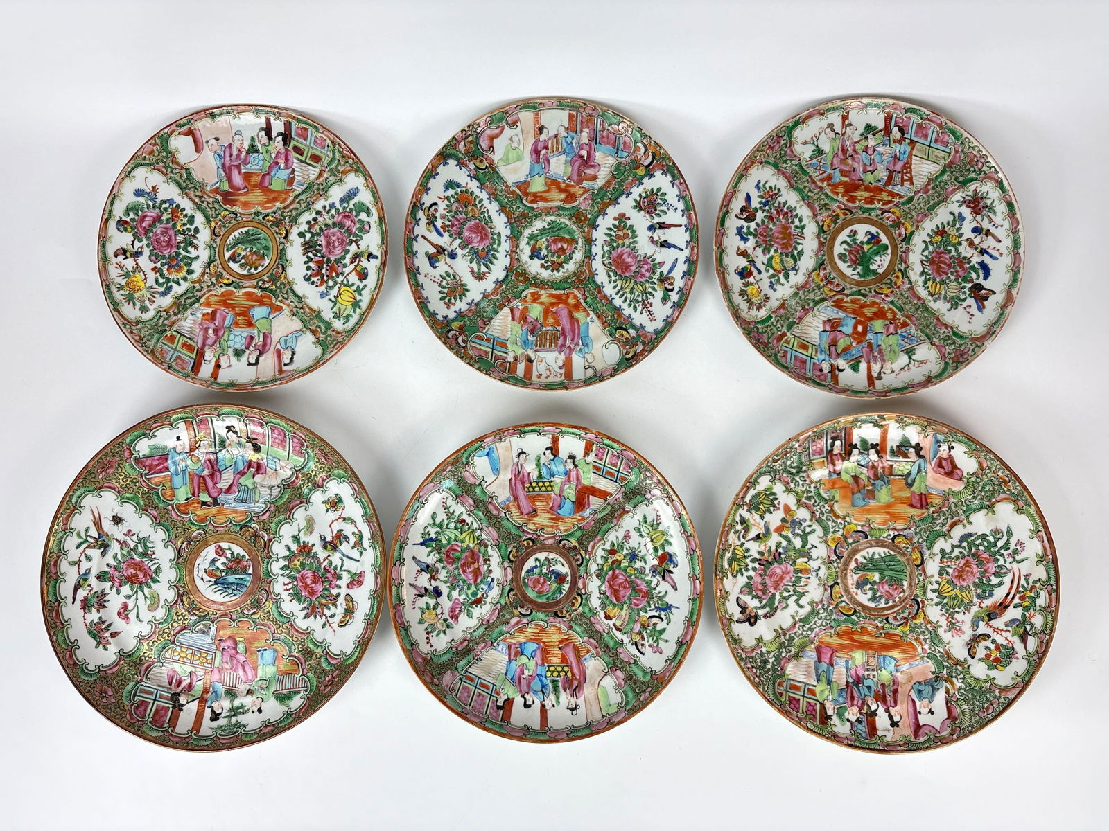 CHINESE EXPORT FAMILLE ROSE MEDALLION PORCELAIN PLATES (1 of 4)