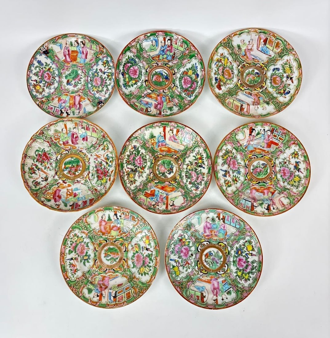 SET OF 8 SMALL CHINESE ROSE MEDALLION PORCELAIN PLATES (1 of 5)