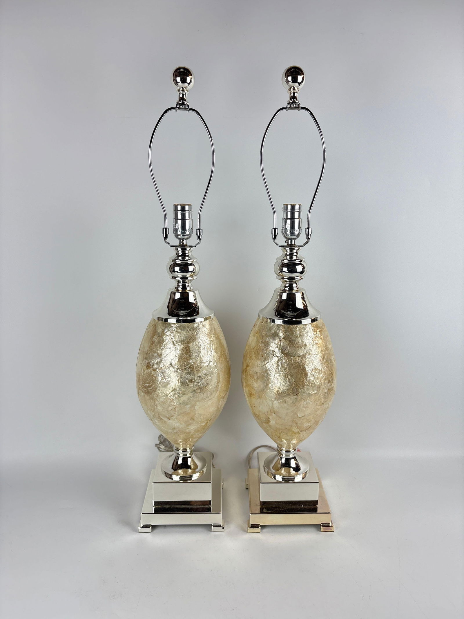 PAIR OF HOLLYWOOD REGENCY MOTHER OF PEARL AND CHROME FINISH TABLE LAMPS (1 of 7)