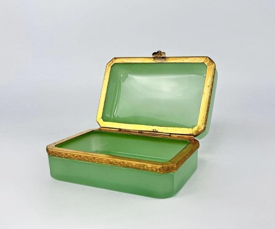 ANTIQUE FRENCH GREEN OPALINE GILT MOUNTED GLASS JEWELRY BOX (1 of 17)