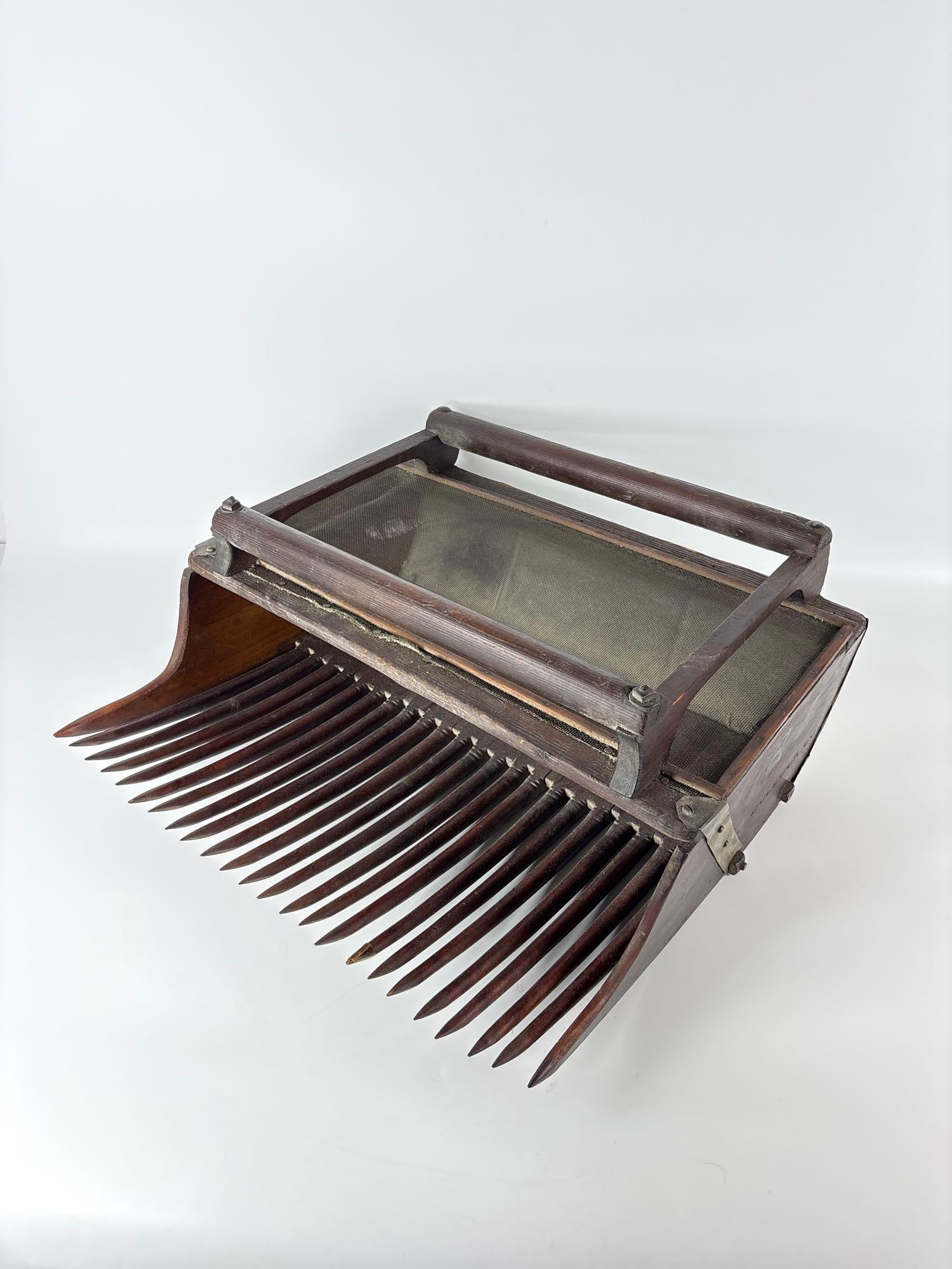 ANTIQUE WOODEN CRANBERRY HARVESTING SCOOP (1 of 9)