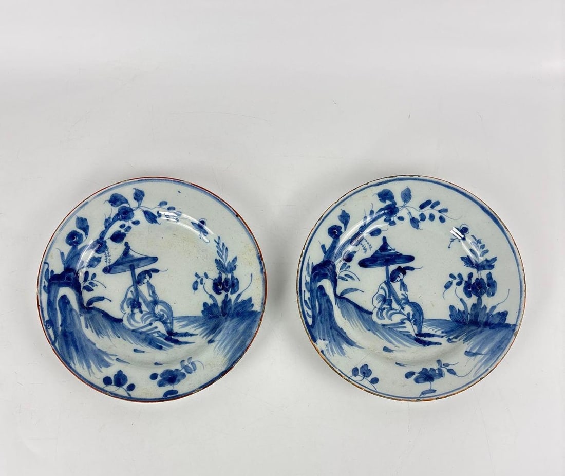 PAIR OF DELFT BLUE & WHITE PLATES WITH CHINOISERIE SCENE (1 of 4)