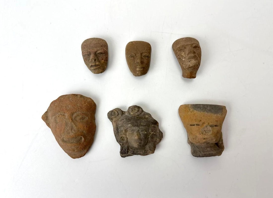 LOT OF PRE COLUMBIAN POTTERY FRAGMENTS (1 of 11)