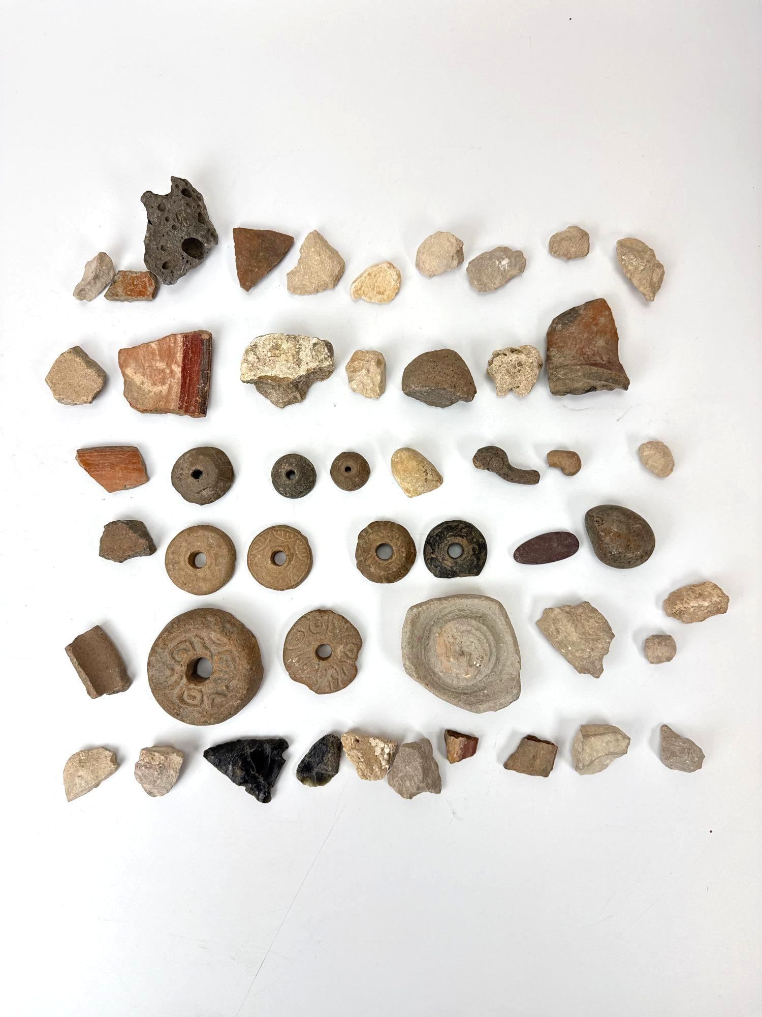 LOT OF PRE COLUMBIAN FRAGMENT ARTIFACTS (1 of 4)