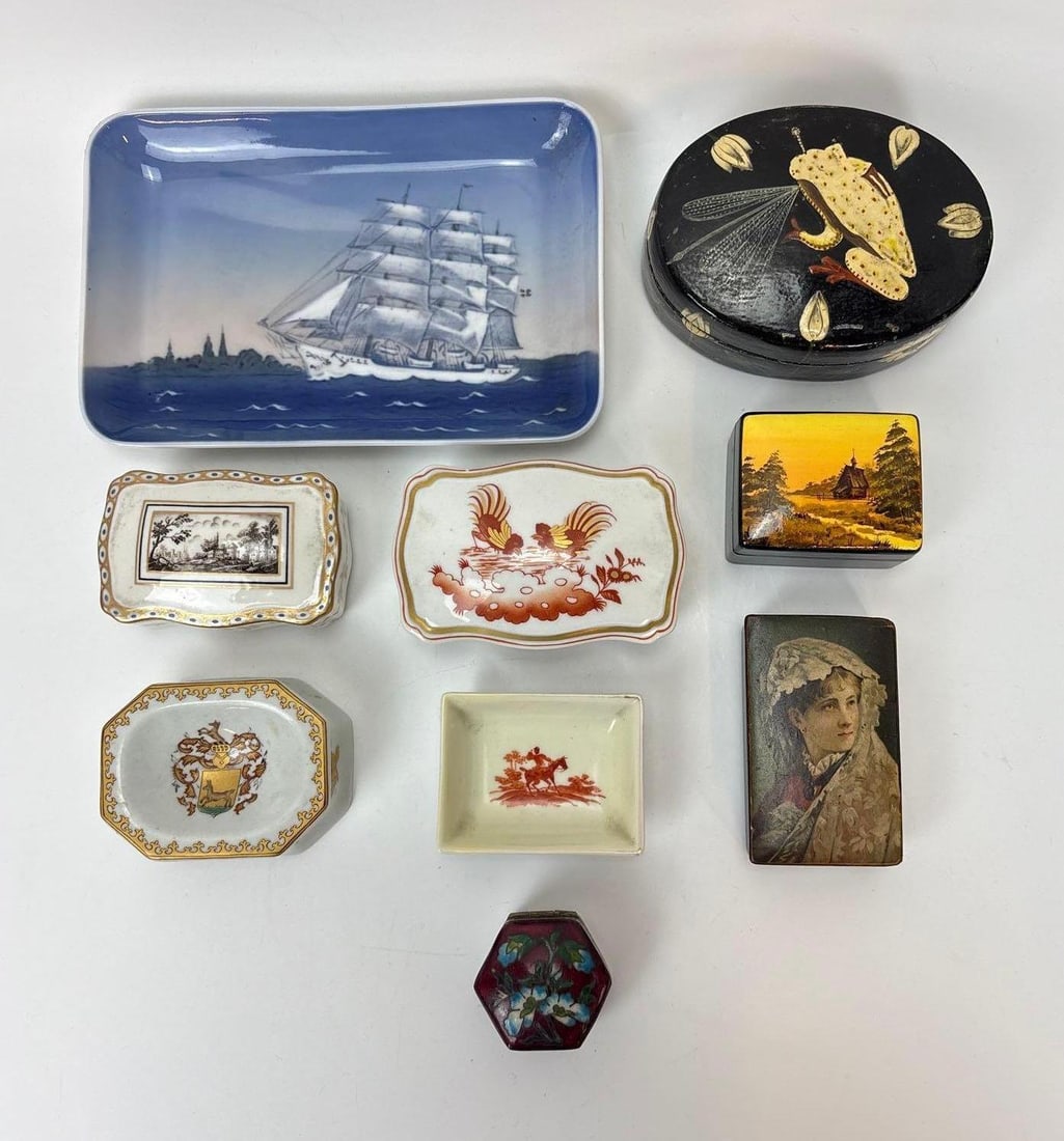 CURATED COLLECTION OF NELSON ROCKEFELLER AND EUROPEAN PORCELAIN BOXES, TRAYS INCL. RICHARD GINORI: Curated group of decorative small desk objects including hand-painted Italian porcelain lidded vessels and black lacquer storage boxes Approximate Dimensions: Largest: 7.5" x 5" Artist or Ma