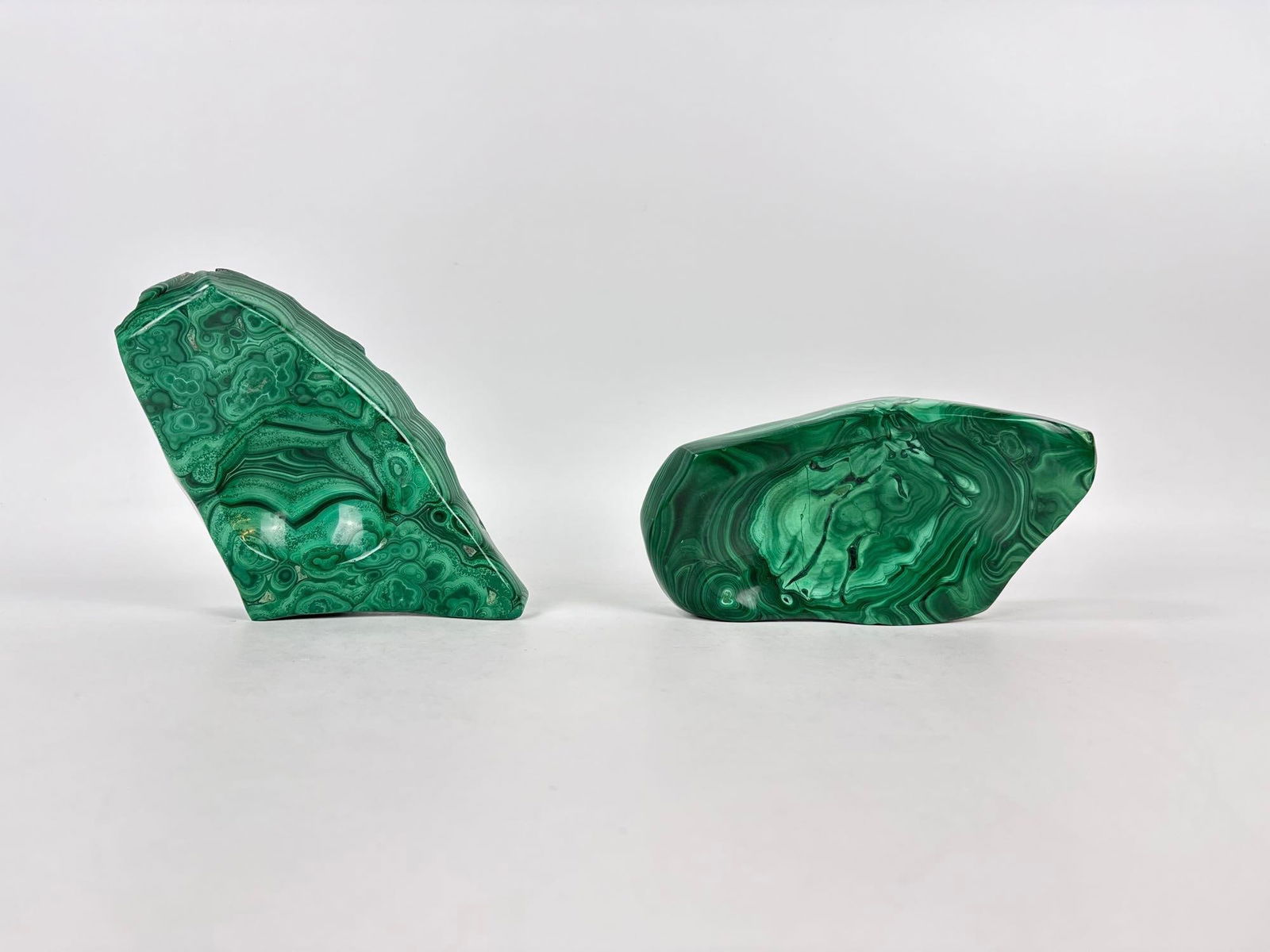 PAIR OF POLISHED MALACHITE ORGANIC SHAPE VIDE-POCHES (1 of 16)