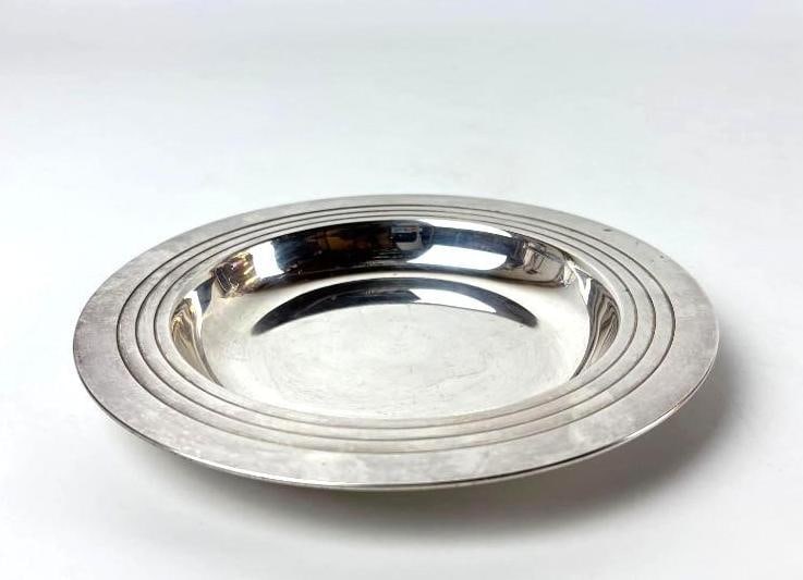 CHRISTOFLE SILVER PLATE WINE BOTTLE COASTER / DISH: Art Deco style Christofle silver-plated bottle/carafe coaster or dish with a mirror-smooth center and distinctive grooved, concentric edges. Approximate Dimensions: 6.75" dia Maker: Christofle