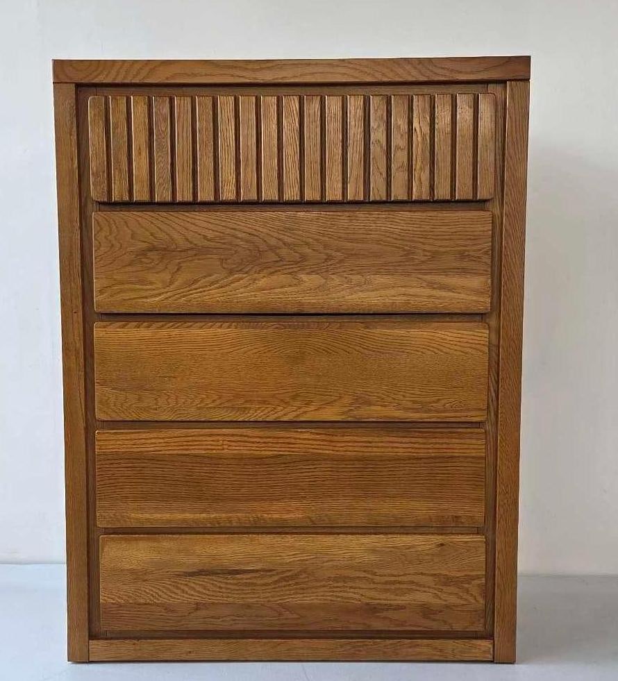 VINTAGE MID-CENTURY FIVE DRAWER CHEST OF DRAWERS / DRESSER: Vertical wood storage chest with a decorative slatted upper drawer with four smooth inset drawers. Approximate Dimensions: 47"H x 35.75"W x 18"D Artist or Maker: Unknown Provenance: Fro