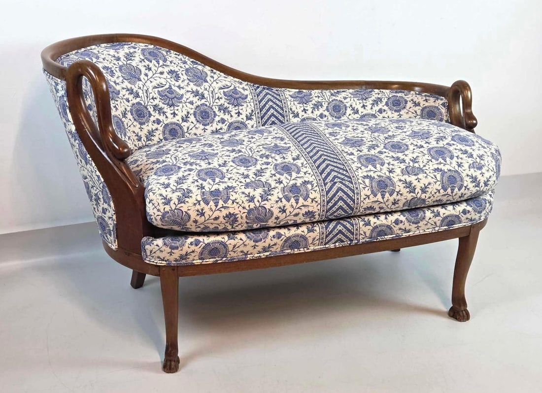 A FINE ANTIQUE FRENCH WALNUT SWAN FIGURAL CHAISE (1 of 12)