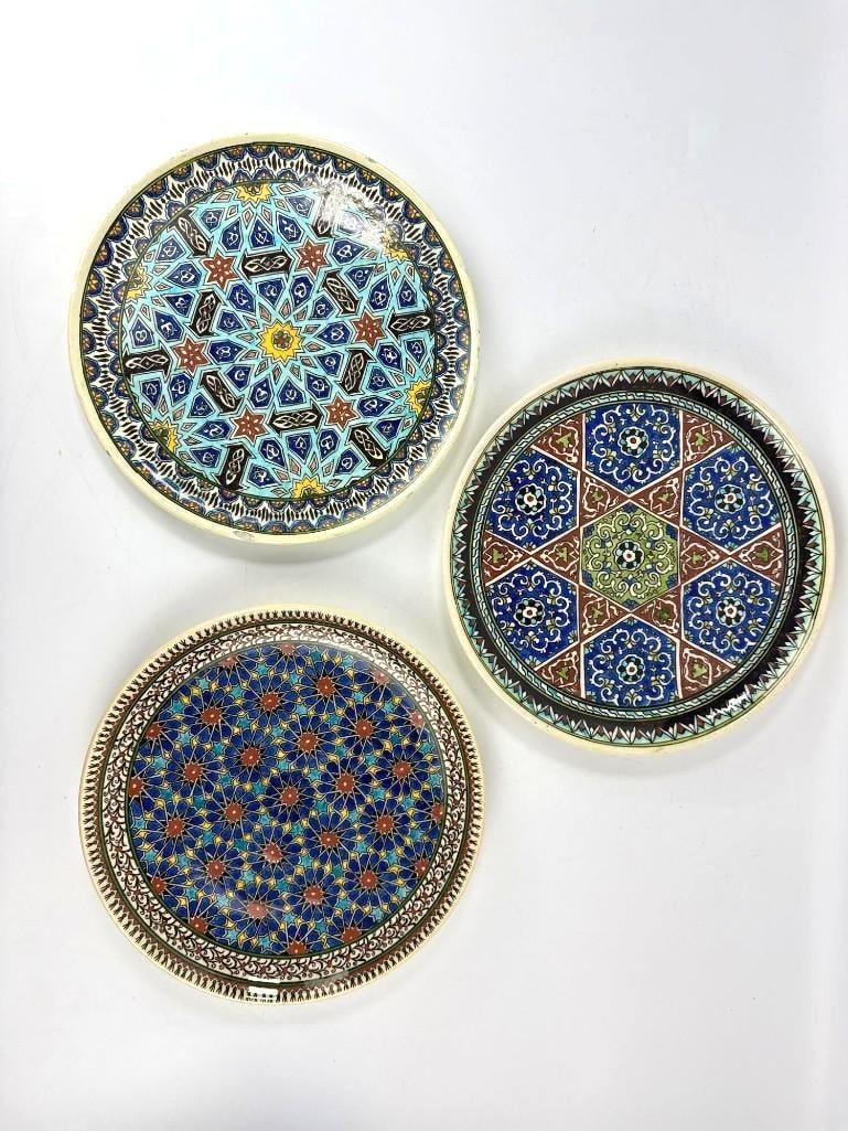 THREE HAND-PAINTED KUTAHYA TURKISH CERAMIC IZNIK STYLE PLATES (1 of 9)