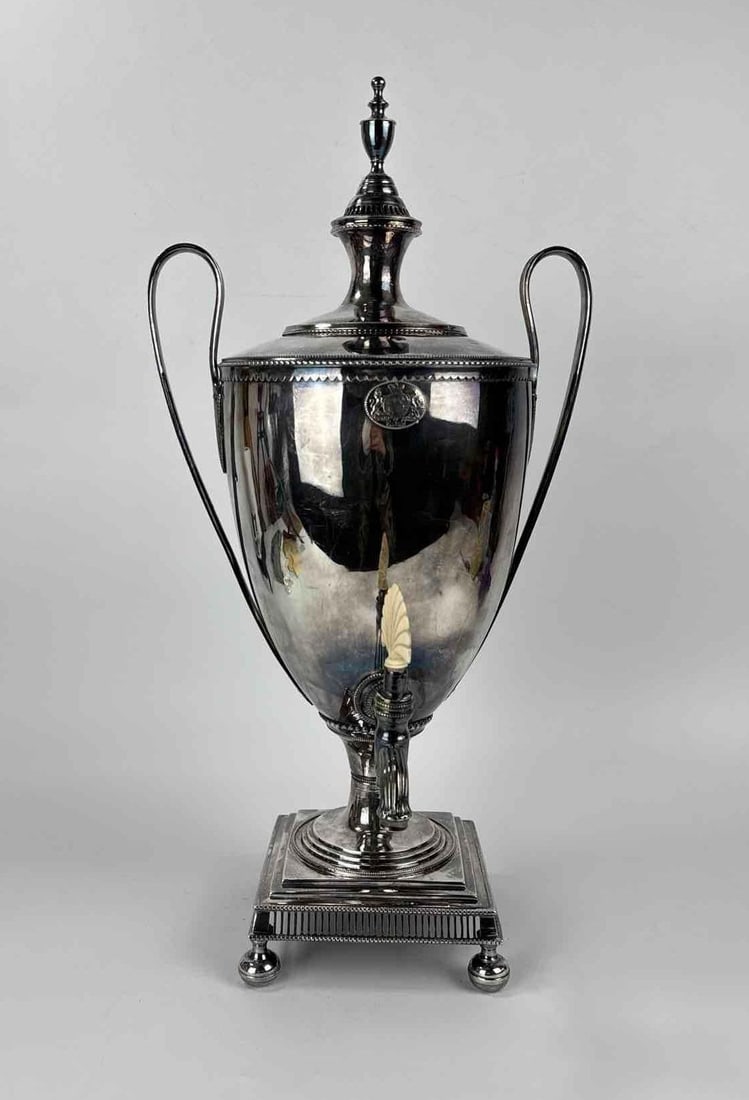 ANTIQUE ENGLISH SILVER-PLATED HOT WATER URN (SAMOVAR) ROYAL COAT OF ARMS UNITED KINGDOM (1 of 17)