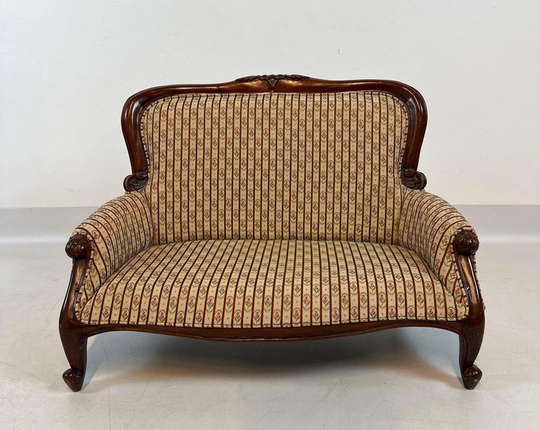 CHILDREN'S FRENCH LOUIS XV STYLE CARVED WOOD MINIATURE SETTEE (1 of 9)
