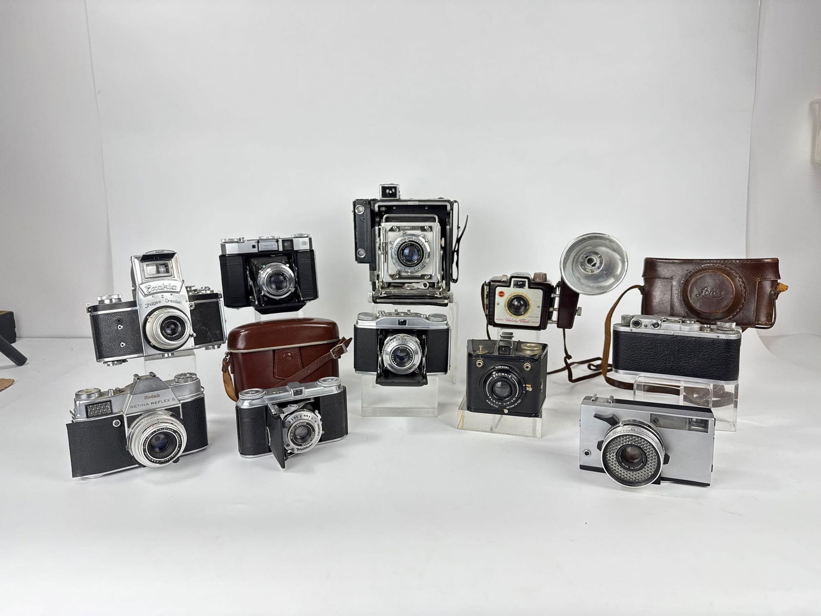 VINTAGE CAMERA COLLECTION LEICA KODAK EXAKTA GRAFLEX ESTATE LOT (1 of 14)