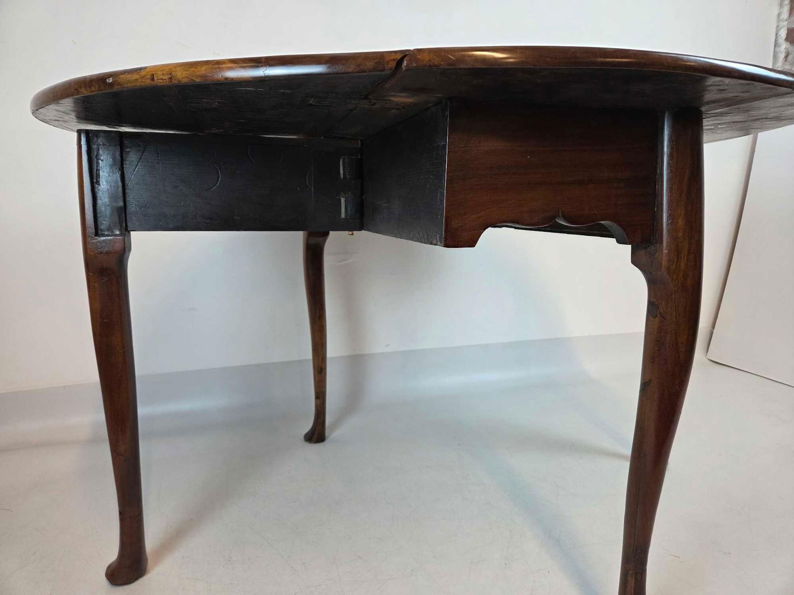 ANTIQUE DROP LEAF GATE LEG TABLE - 15