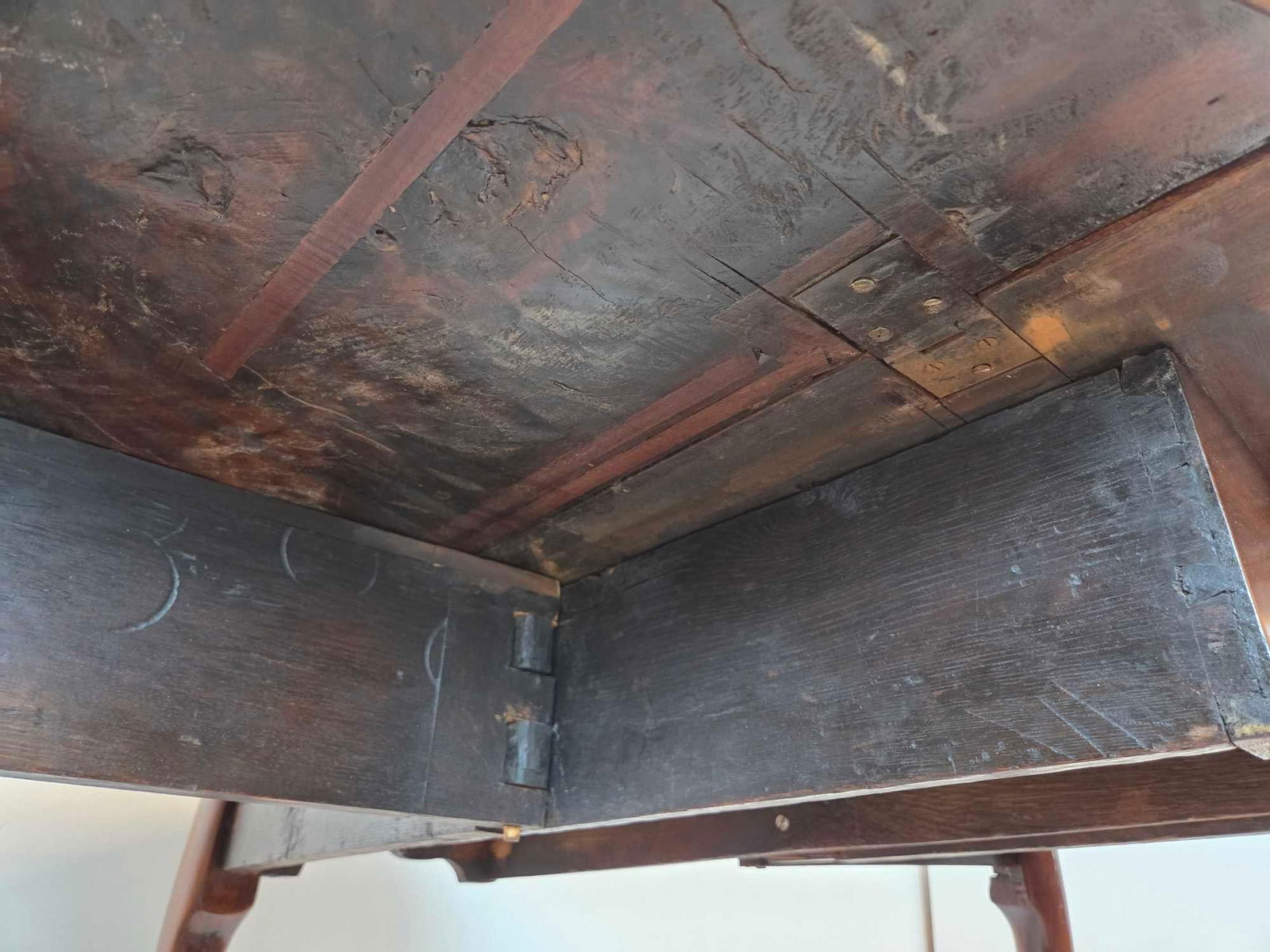 ANTIQUE DROP LEAF GATE LEG TABLE - 16