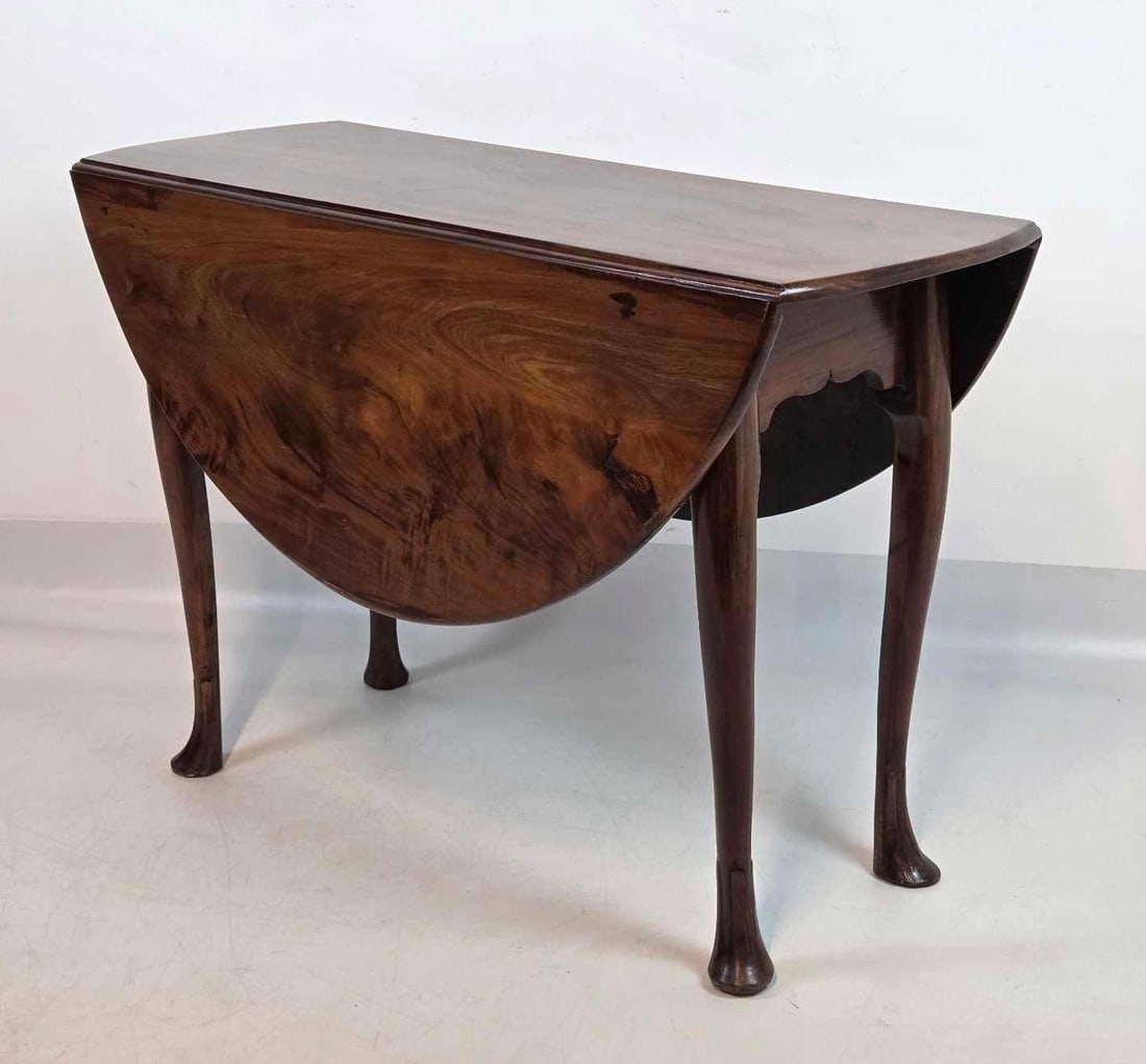 ANTIQUE DROP LEAF GATE LEG TABLE: An English-style gate leg occasional table with two rounded hinged leaves and slender cabriole legs. Closed Approximate Dimensions: 28.5"H x 42.75"W x 16"D Open Approximate Dimensions: 28