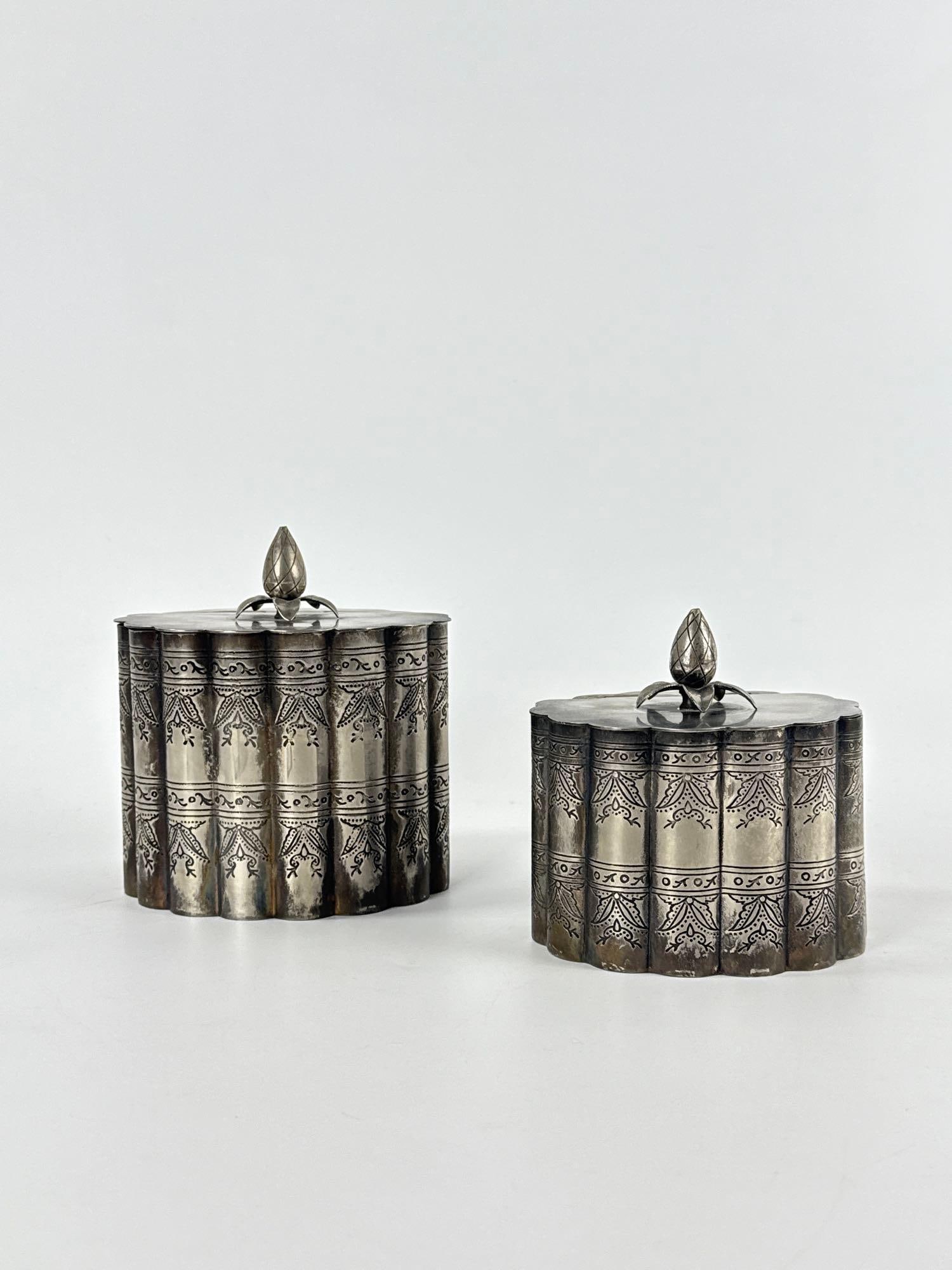 PAIR OF VINTAGE SILVER-PLATED "LIBRARY" BOOK-FORM TEA CANISTERS (1 of 20)