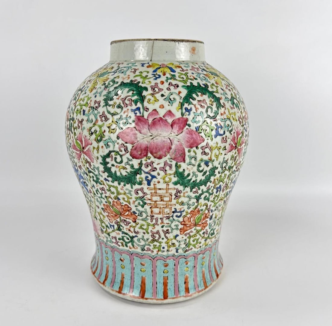 19TH CENTURY CHINESE FAMILLE ROSE PORCELAIN BALUSTER JAR (1 of 6)