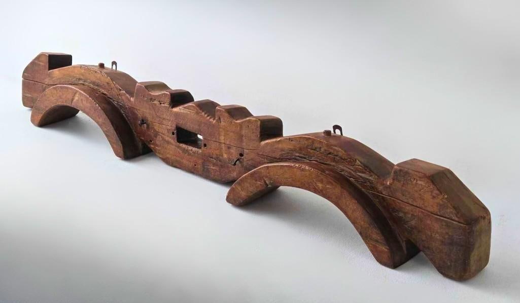 ANTIQUE HAND CARVED PRIMITIVE WOODEN OX YOKE ARCHITECTURAL WALL DECOR (1 of 13)