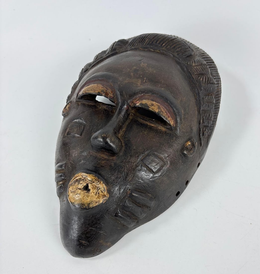 WEST AFRICAN CHOKWE STYLE CARVED WOODEN MASK (1 of 9)