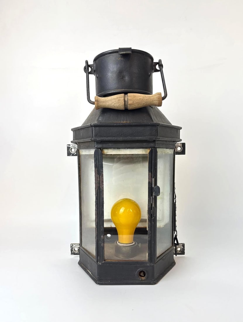 METAL SHIP BULKHEAD OIL LAMP (ELECTRIFIED) (1 of 8)