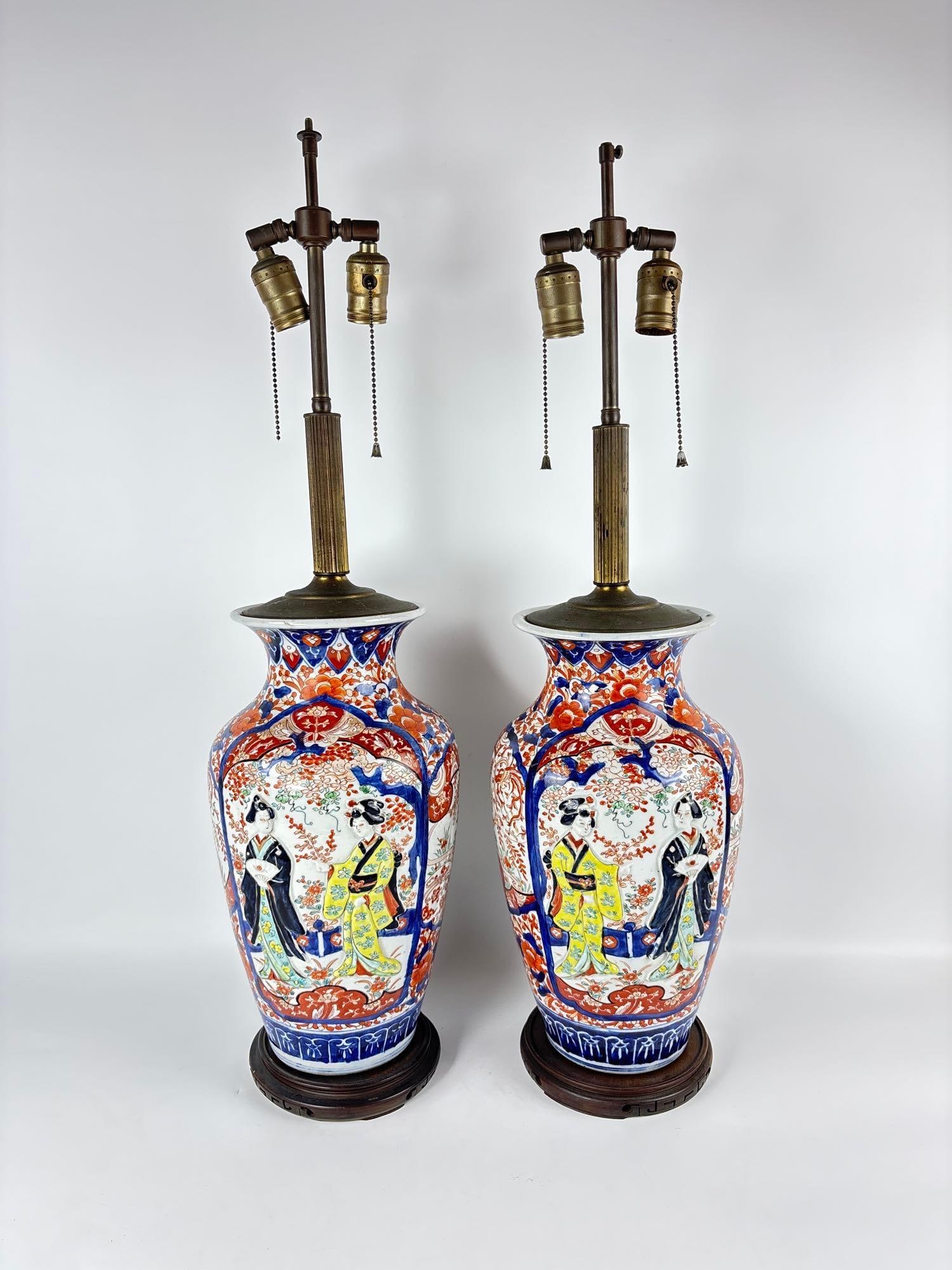 PAIR OF JAPANESE IMARI PORCELAIN VASE LAMPS ON WOODEN BASES (1 of 9)
