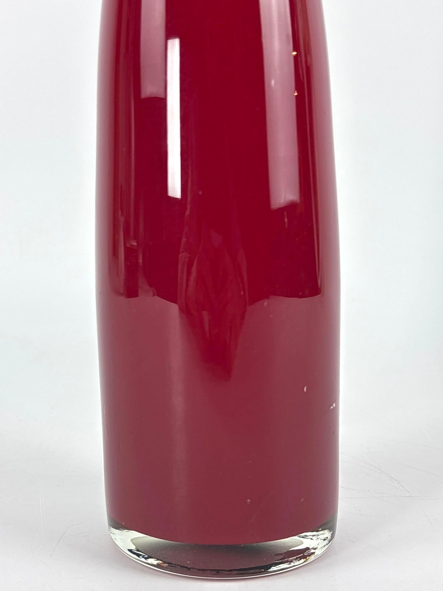 IMPRESSIVE VINTAGE MURANO OXBLOD RED STRIPED BOTTLE VASE - 5