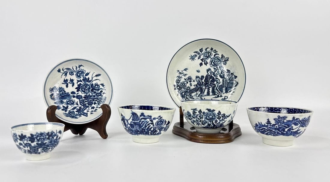 18TH CENTURY FIRST PERIOD WORCESTER AND CAUGHLEY BLUE AND WHITE PORCELAIN TEA LOT (1 of 13)