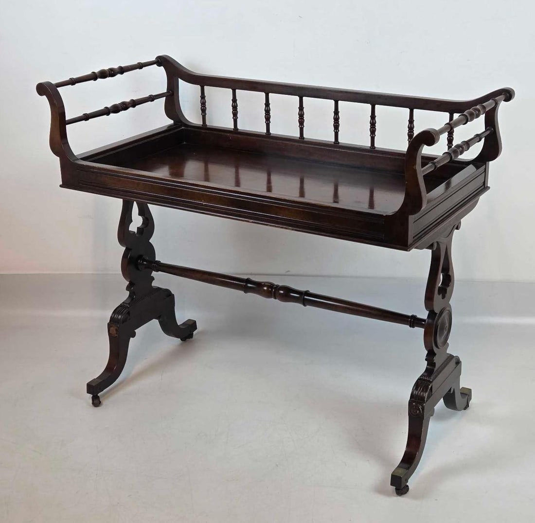 BAKER FURNITURE GEORGIAN CARVED MAHOGANY TEA TABLE (1 of 13)