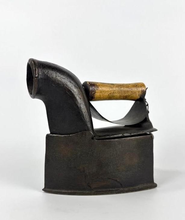 ANTIQUE CHARCOAL COAL BURNING SAD IRON (1 of 10)