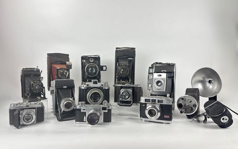 LARGE COLLECTION OF 12+ VINTAGE AND ANTIQUE ANALOG CAMERAS INCLUDING KODAK, ZEISS IKON KONTAX (1 of 12)