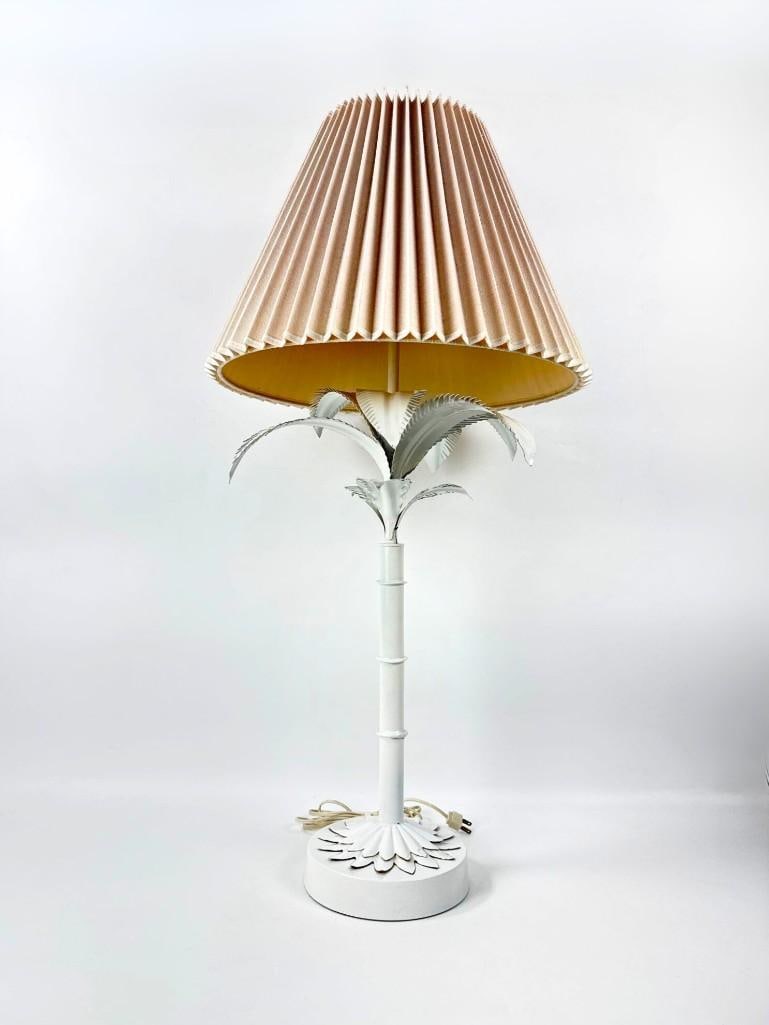 VINTAGE HOLLYWOOD REGENCY STYLE WHITE METAL PALM TREE TABLE LAMP (1 of 11)