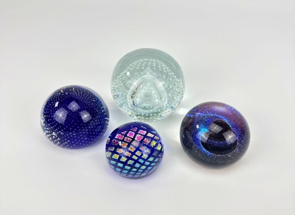 LOT OF FOUR VINTAGE HAND BLOWN ART GLASS BUBBLE PAPERWEIGHTS (1 of 20)