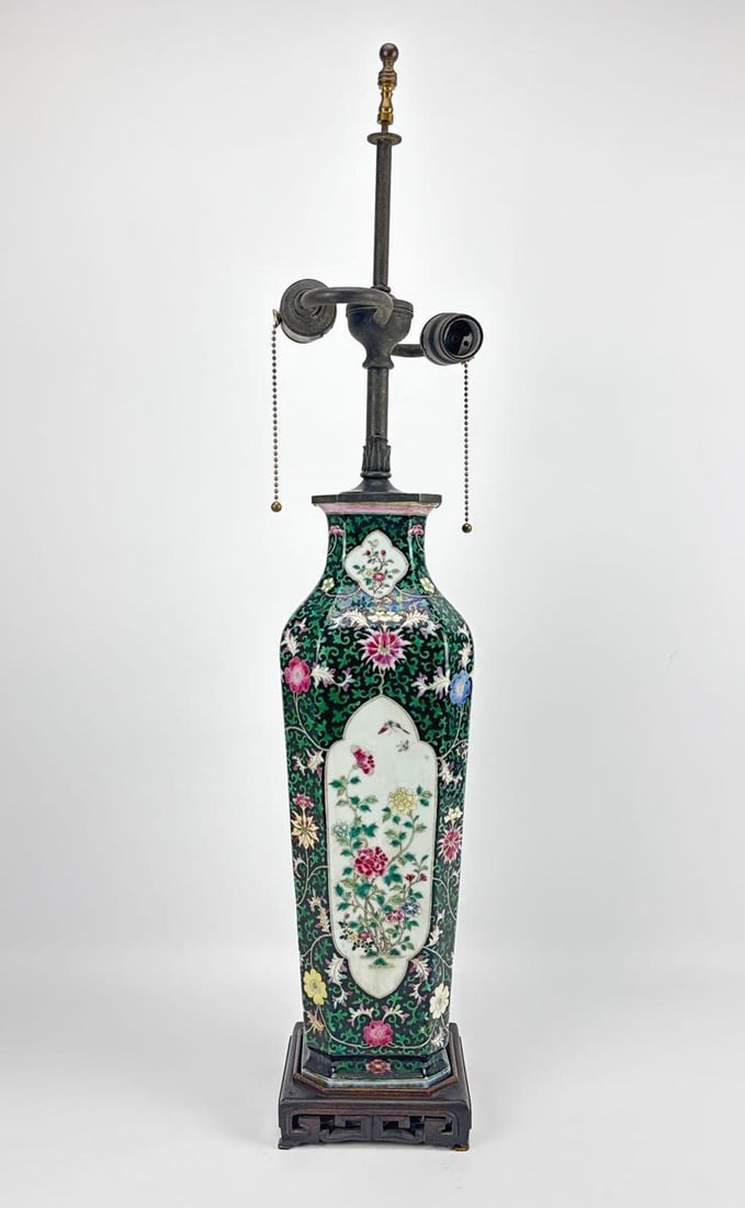 ANTIQUE CHINESE FAMILLE NOIRE PORCELAIN SQUARE-FORM TABLE LAMP (1 of 12)