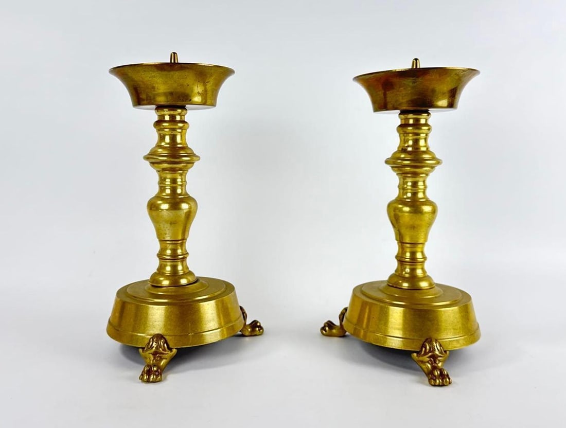 VINTAGE PAIR OF HAND TURNED CLAW FOOTED SOLID BRASS CANDLESTICKS (1 of 14)