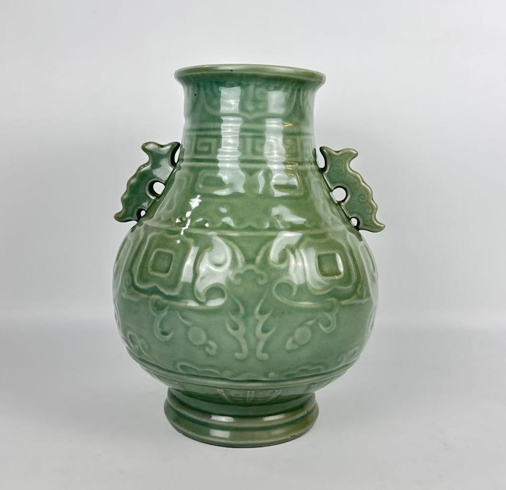 CHINESE CELADON LONGQUAN STYLE ARCHITECTURAL DRAGON VASE (1 of 7)