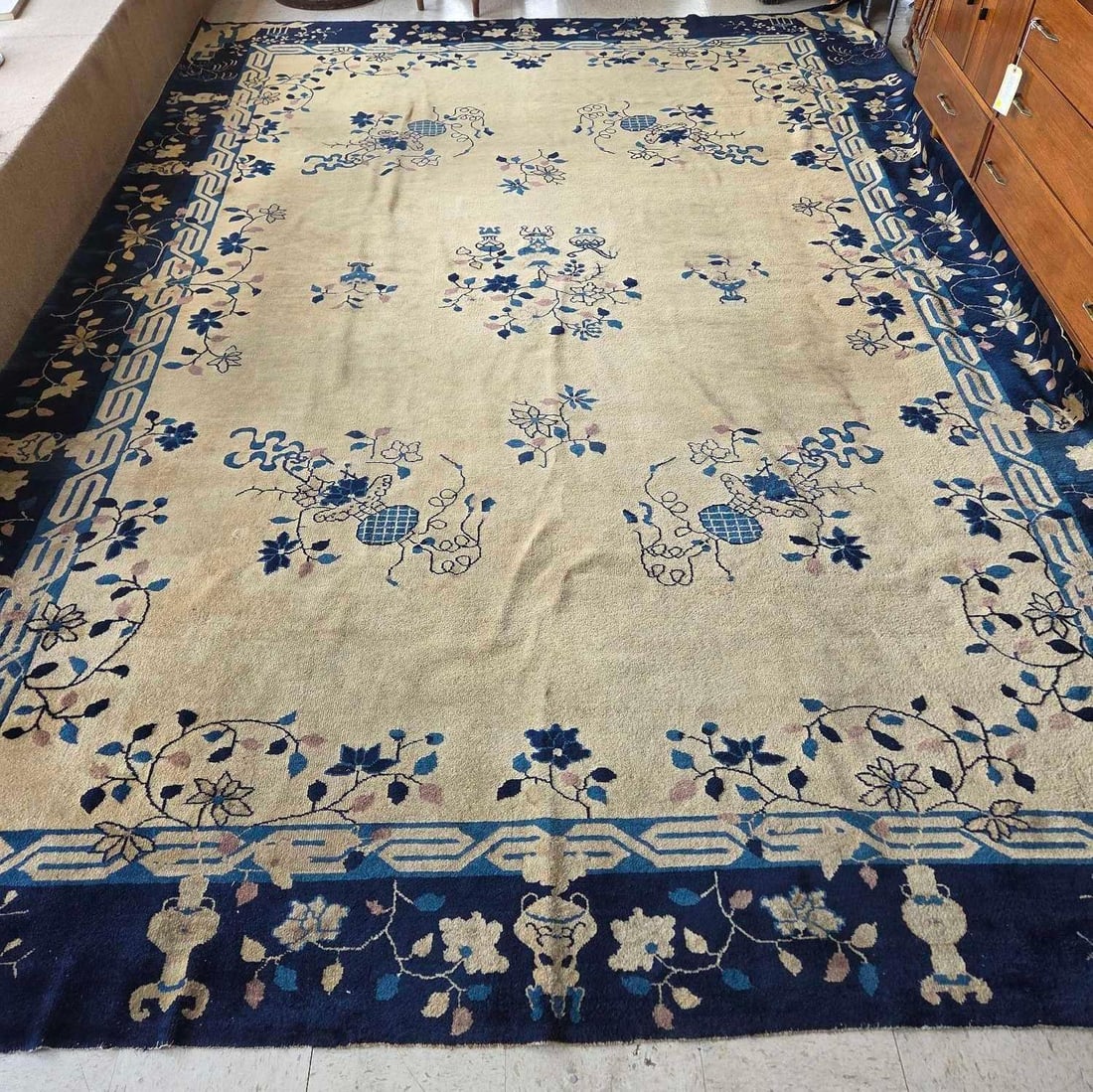 LARGE ROOM SIZED ANTIQUE CHINESE WOOL RUG (1 of 20)