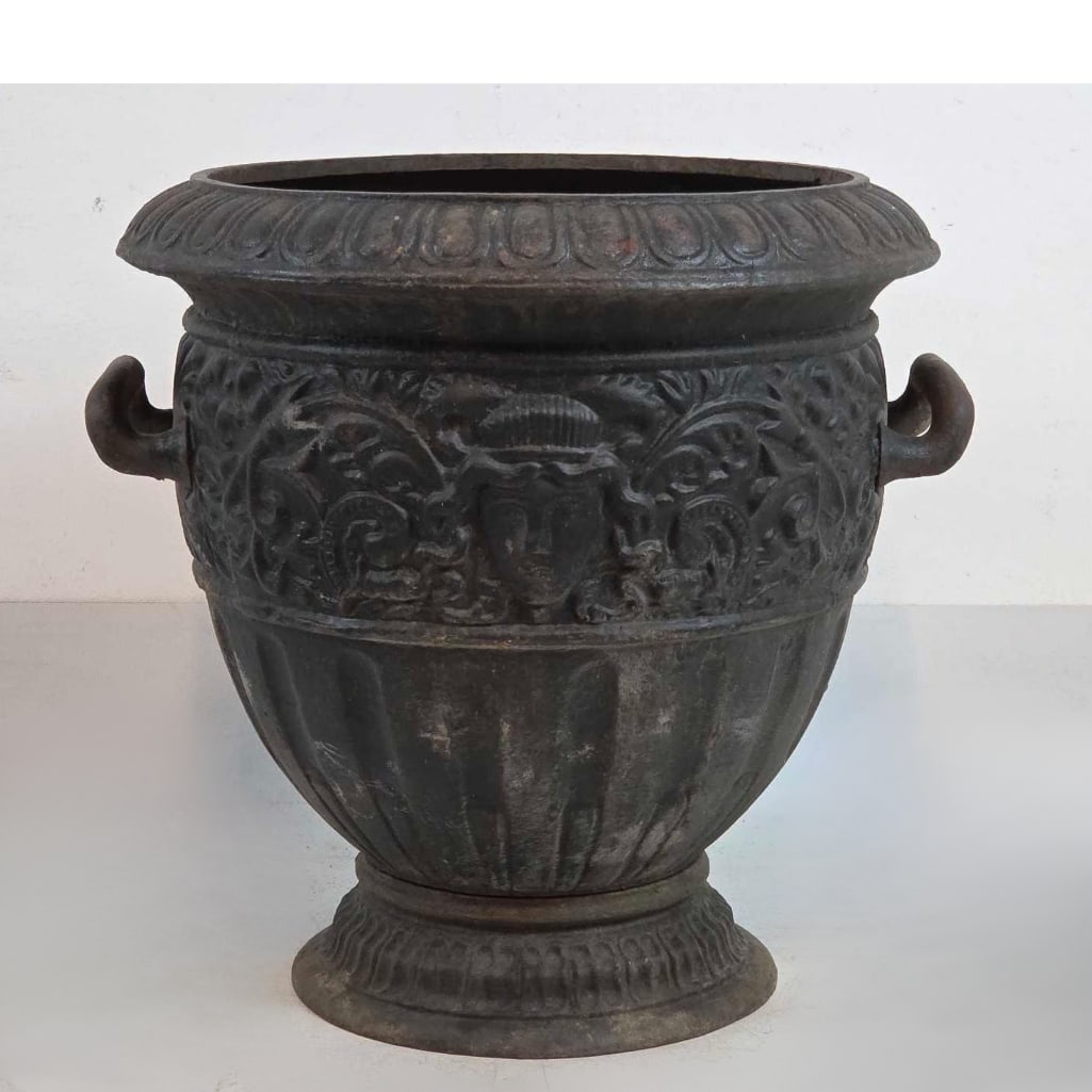 MONUMENTAL VINTAGE J.L. MOTT IRON WORKS STYLE CAST IRON GARDEN URN (1 of 10)