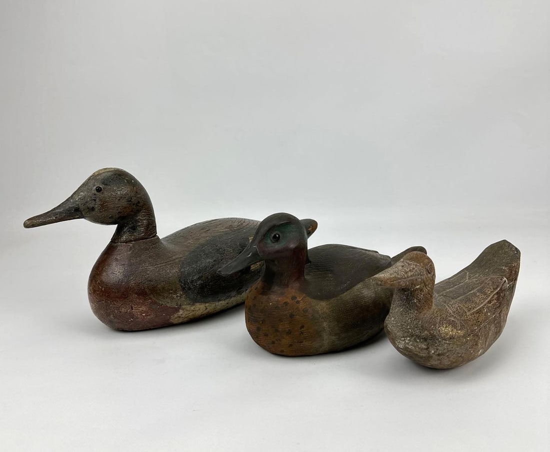 TRIO OF AMERICAN HAND-CARVED WOODEN DUCK DECOYS INCLUDING JAMES BUTTONOW (1 of 18)