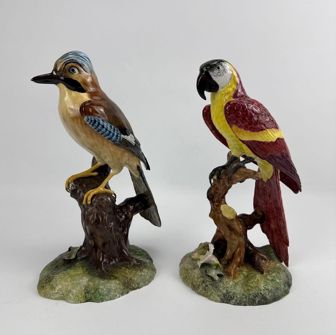 PAIR OF ROYAL CROWN DERBY PORCELAIN BIRD FIGURES - MACAW AND JAY (1 of 10)