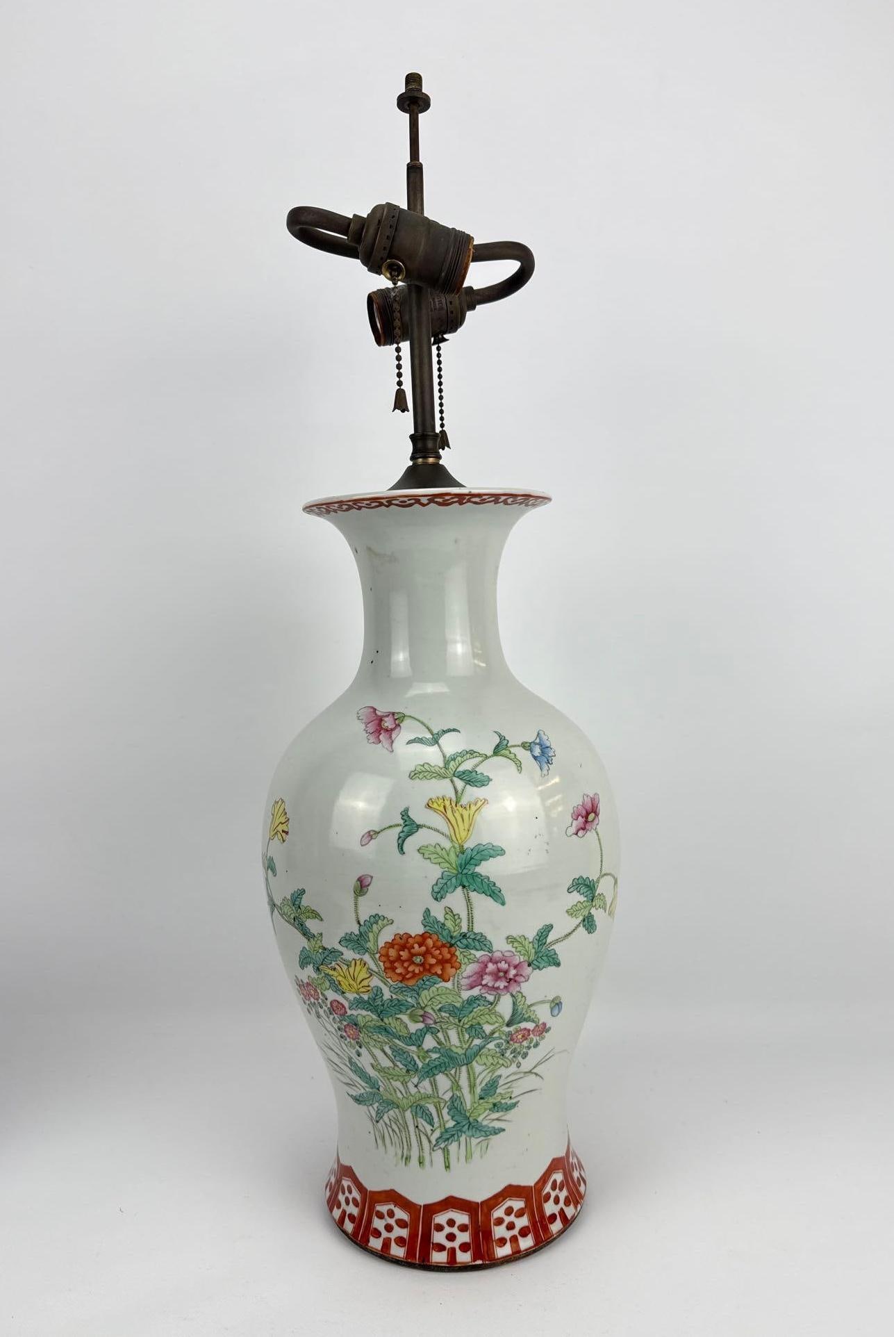 CHINESE EXPORT PORCELAIN ROSE MEDALLION BALUSTER VASE TABLE LAMP: Single Chinese porcelain baluster vase lamp featuring traditional Rose Medallion panels of court figures and birds amidst floral grounds, mounted on a tiered circular wood base. Approximate Dimensions