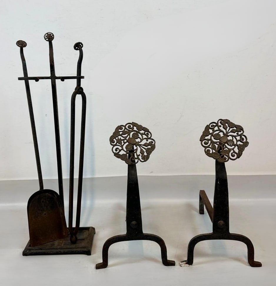 VINTAGE ARTS AD CRAFTS STYLE FLOWER ANDIRONS AND TOOL SET (1 of 8)