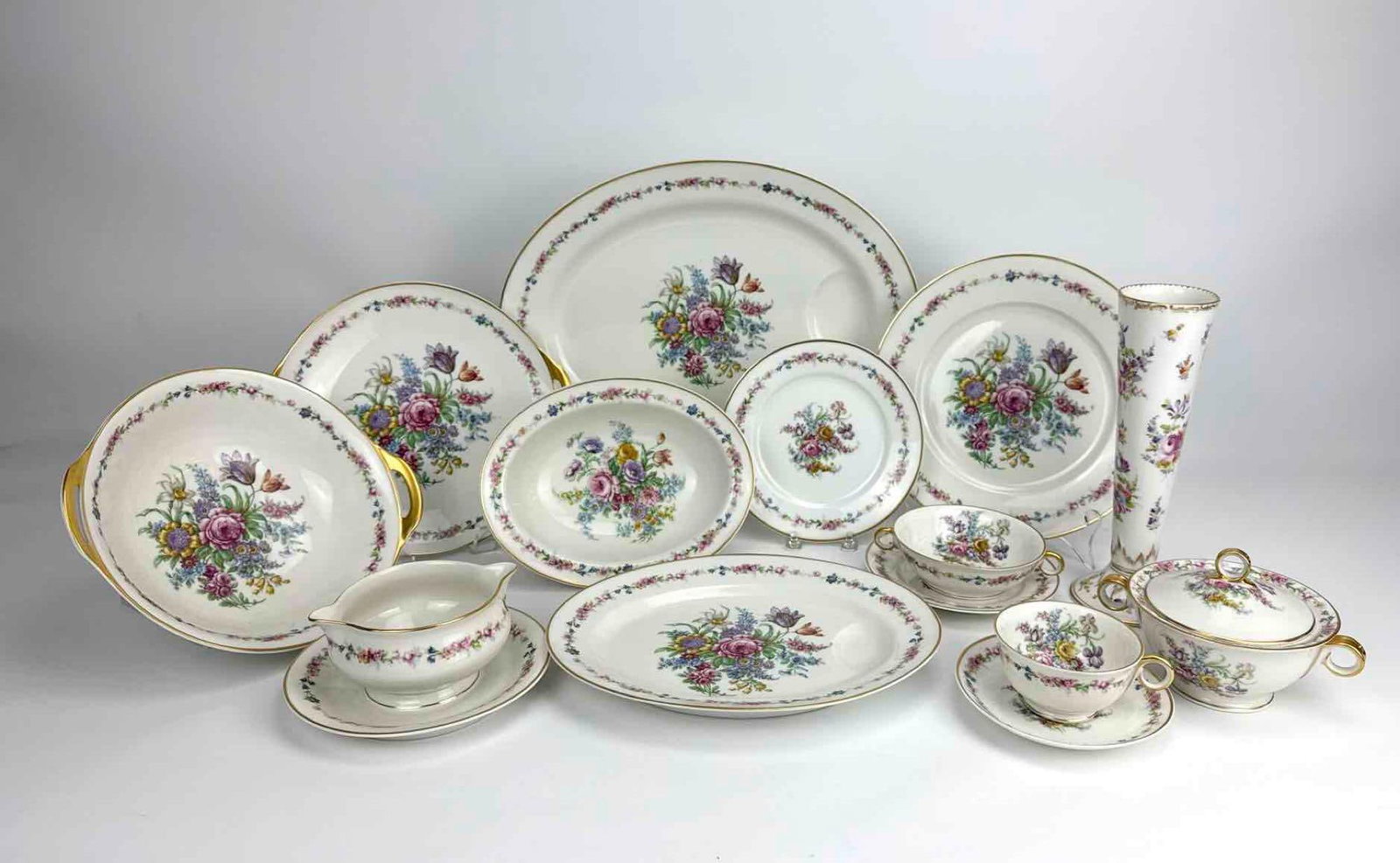 78PC LARGE SET OF "MONTROSE" PATTERN DINNER SERVICE BY HAVILAND FRANCE (1 of 20)