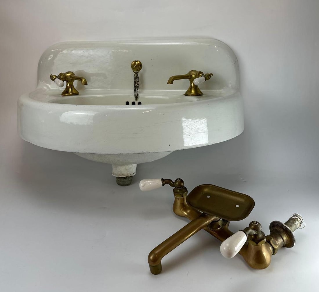 VINTAGE WHITE ENAMEL CAST IRON WALL MOUNT SINK WITH BRASS FAUCETS (1 of 15)